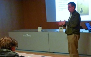 Impartiendo un seminario de formación para la Asociación de Empresarios de Hostelería de Navarra