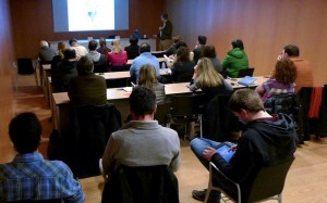 Impartiendo un seminario de formación para la Asociación de Empresarios de Hostelería de Navarra